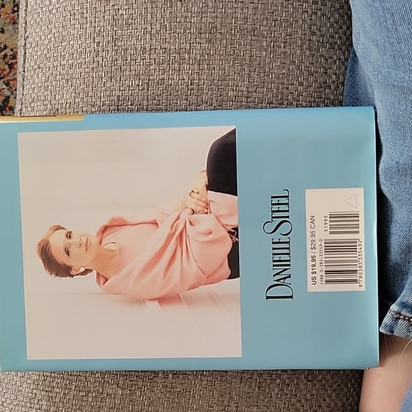 Danielle Steel Johnny Angel hardcover book - Picture 5 of 5